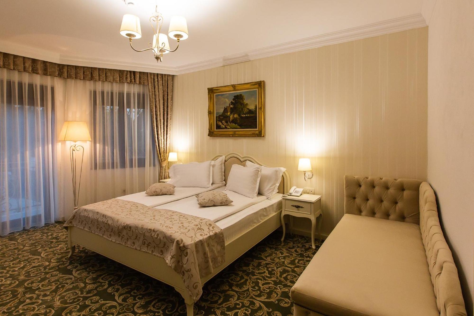 Ave, Alba! Hotel Alba Iulia Ngoại thất bức ảnh