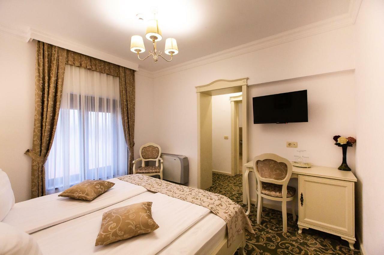 Ave, Alba! Hotel Alba Iulia Ngoại thất bức ảnh