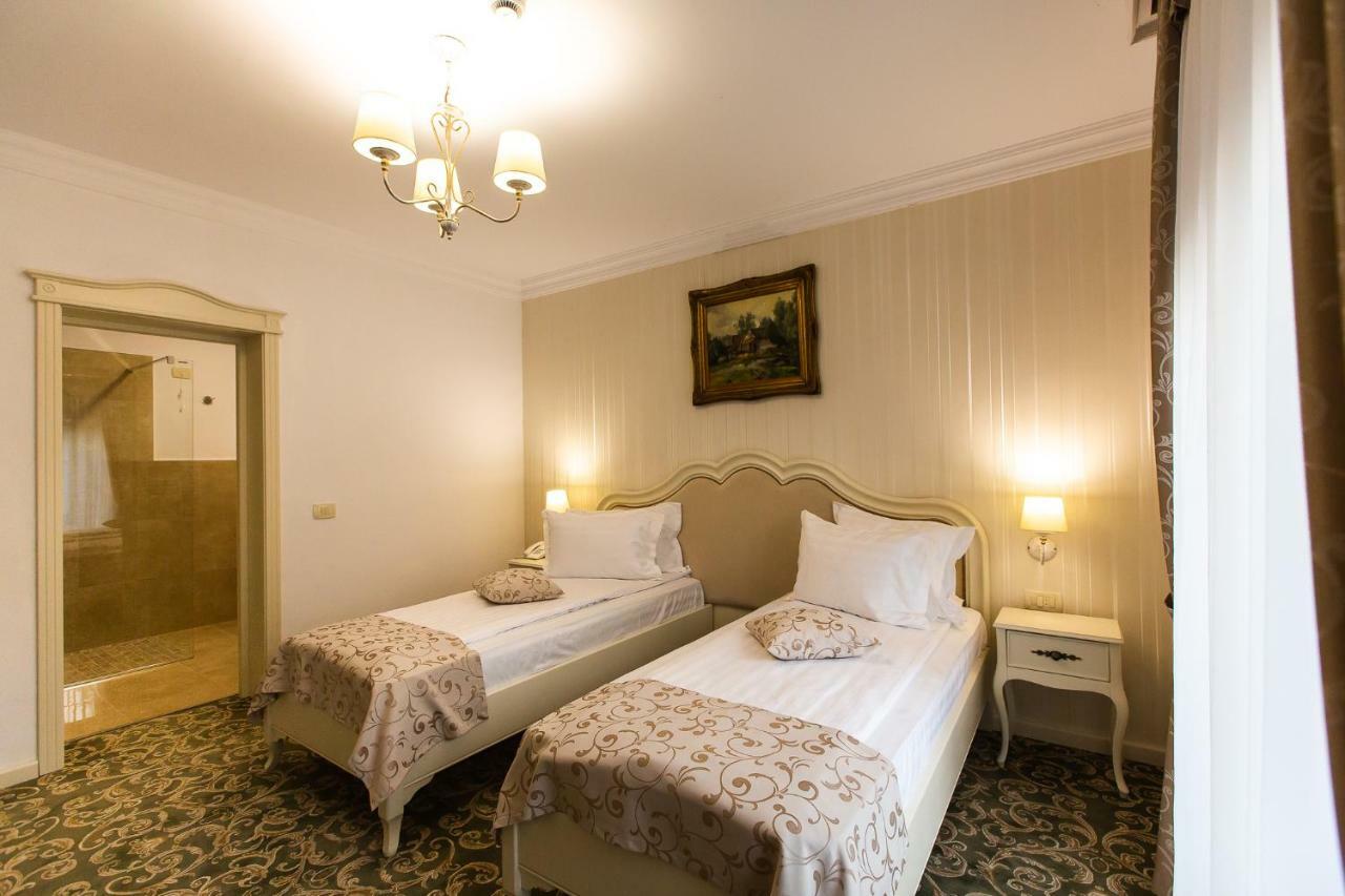 Ave, Alba! Hotel Alba Iulia Ngoại thất bức ảnh