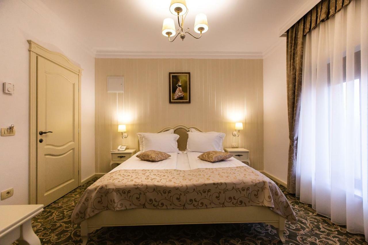 Ave, Alba! Hotel Alba Iulia Ngoại thất bức ảnh