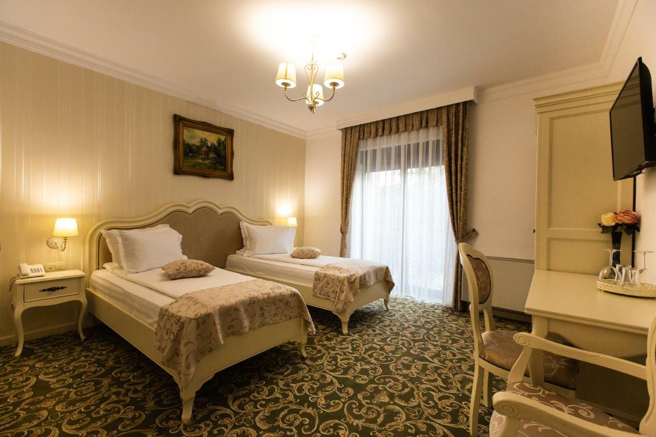 Ave, Alba! Hotel Alba Iulia Ngoại thất bức ảnh