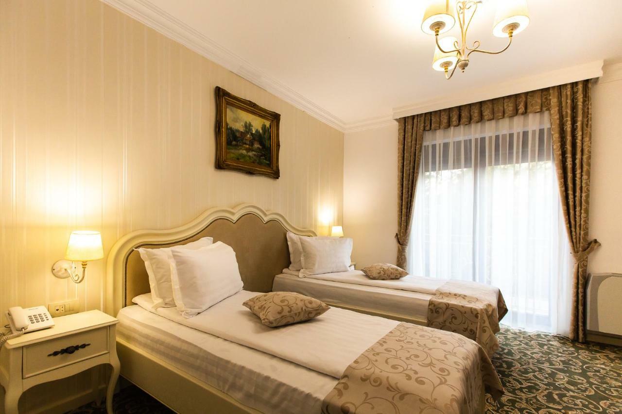 Ave, Alba! Hotel Alba Iulia Ngoại thất bức ảnh