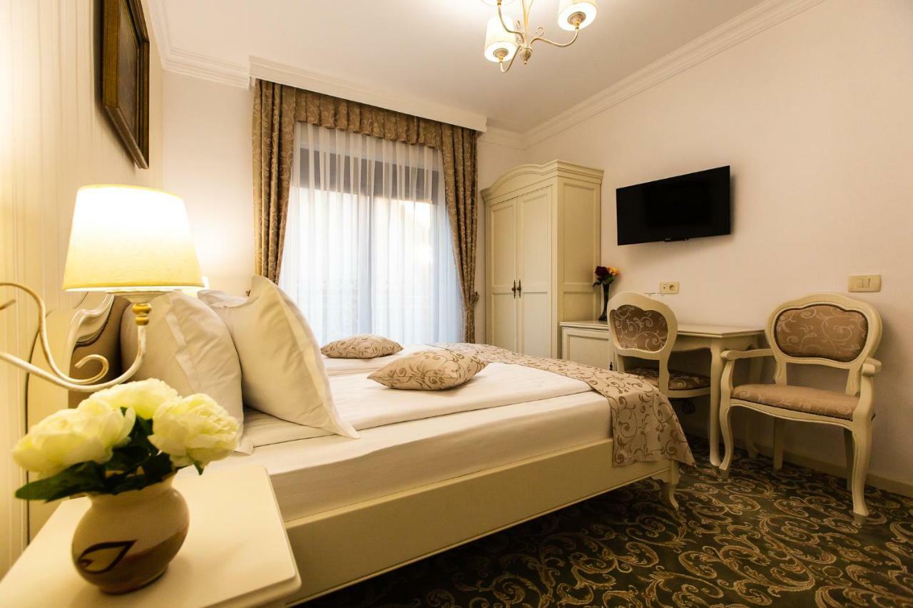 Ave, Alba! Hotel Alba Iulia Ngoại thất bức ảnh