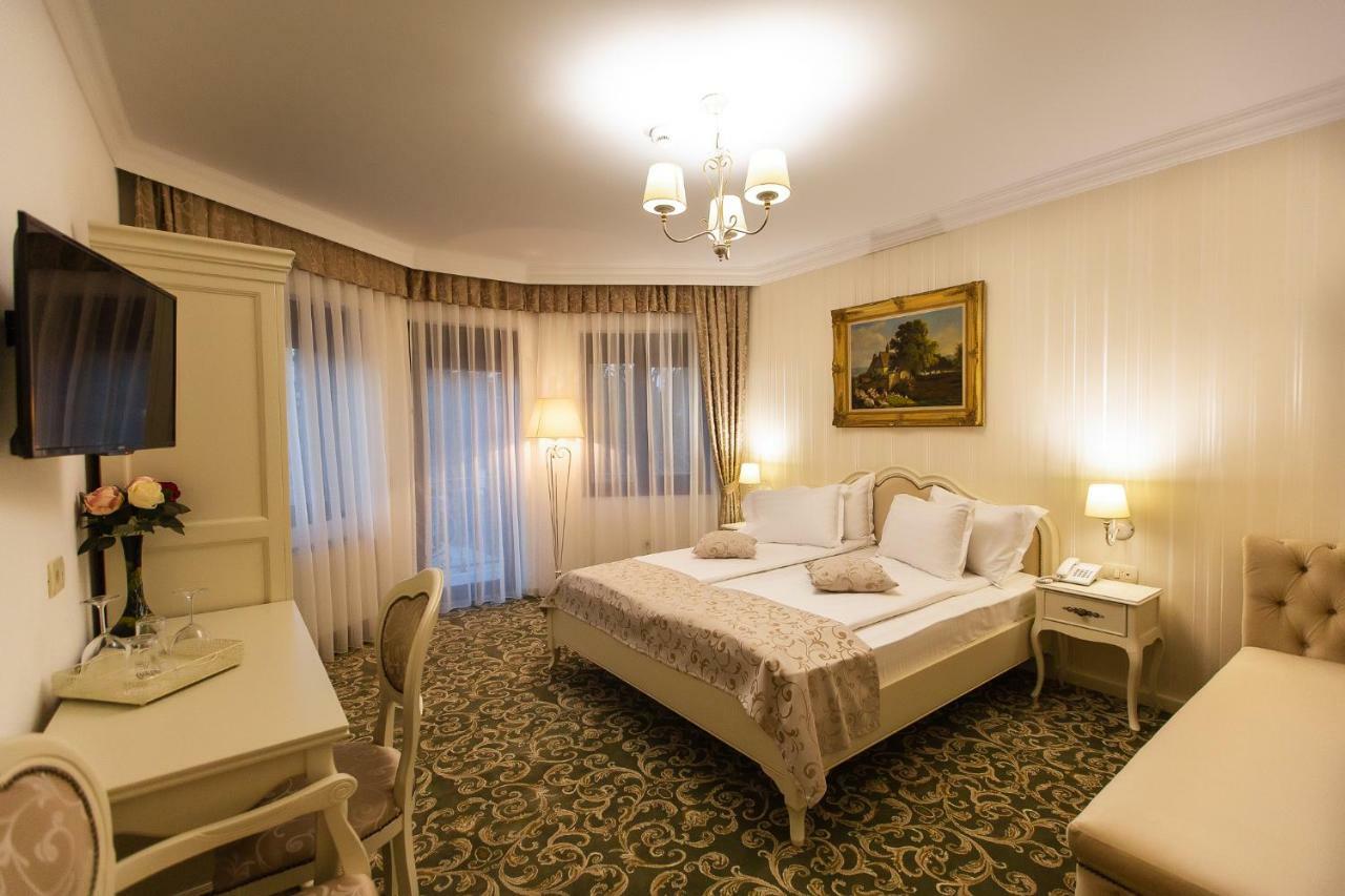 Ave, Alba! Hotel Alba Iulia Ngoại thất bức ảnh