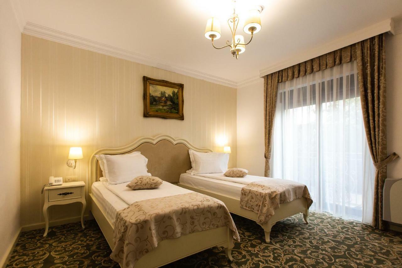 Ave, Alba! Hotel Alba Iulia Ngoại thất bức ảnh