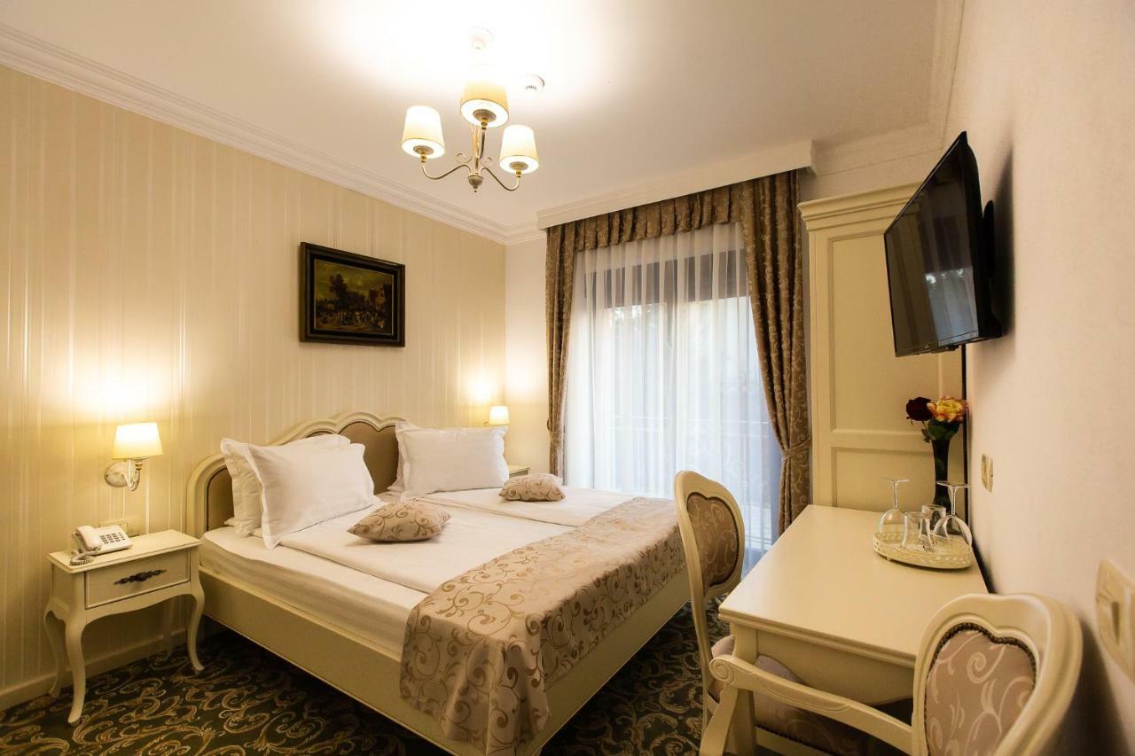 Ave, Alba! Hotel Alba Iulia Ngoại thất bức ảnh